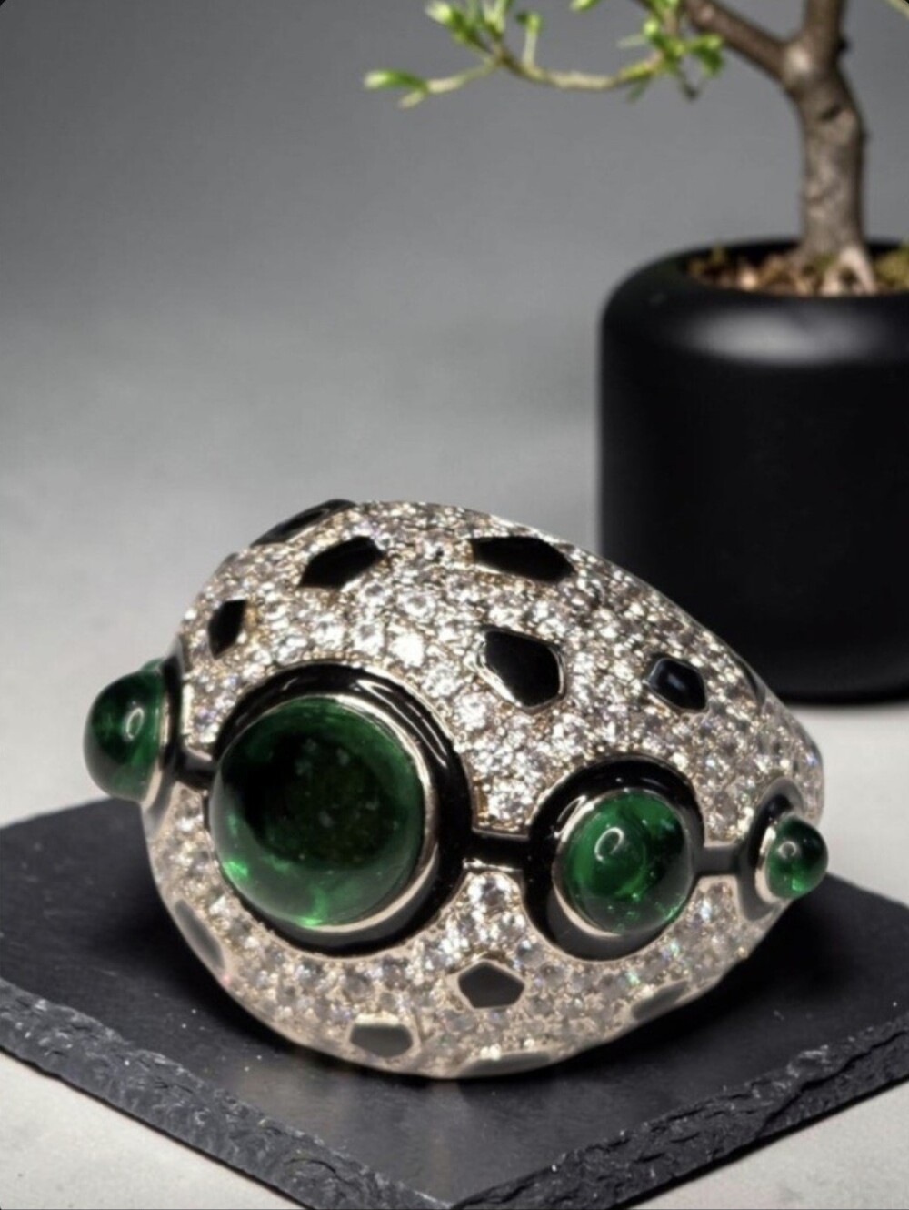 Luxury High-End Designer Silver Domed Zircon Crystal Emerald Enamel Ring